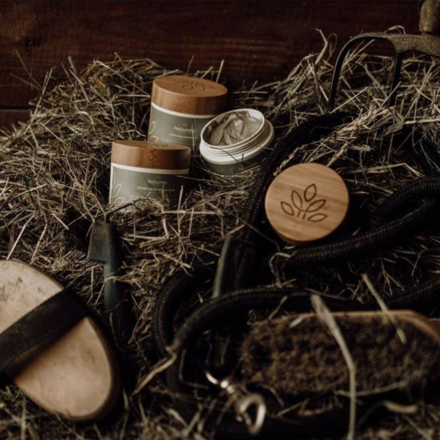 Cataplasme réparateur naturel pour plaies et inflammations du cheval – Nellumbo