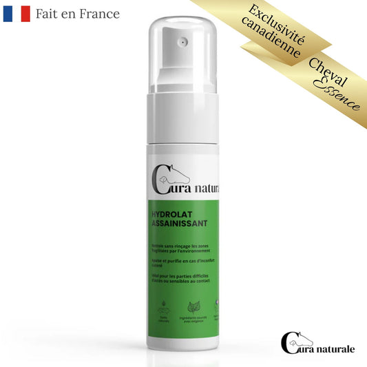 Flacon d’hydrolat assainissant Cura Naturale sur fond blanc